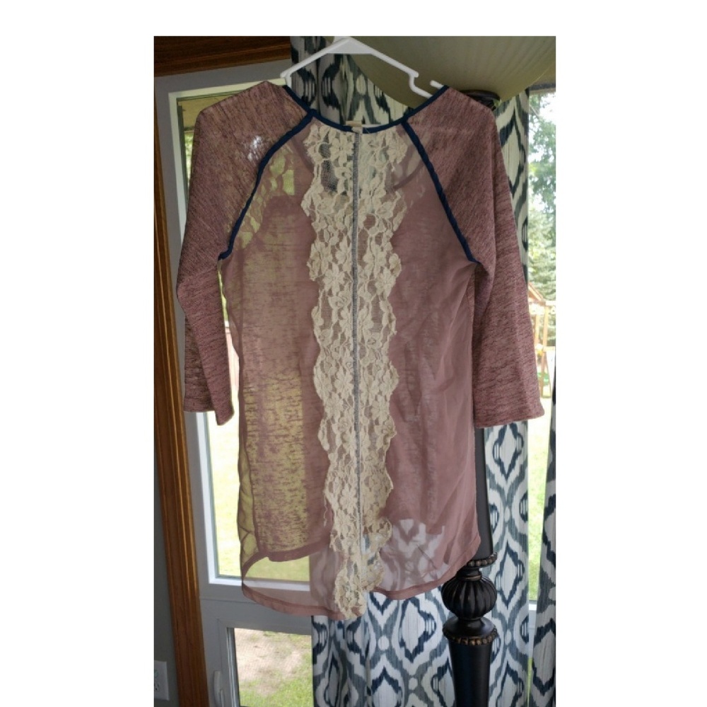 Buckle gimmicks top